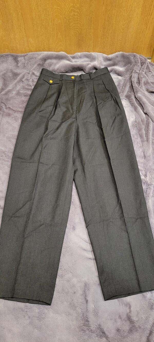Vintage Burberrys 100% wool pleated pants Womens 10 Gray High Rise Luxury Preppy